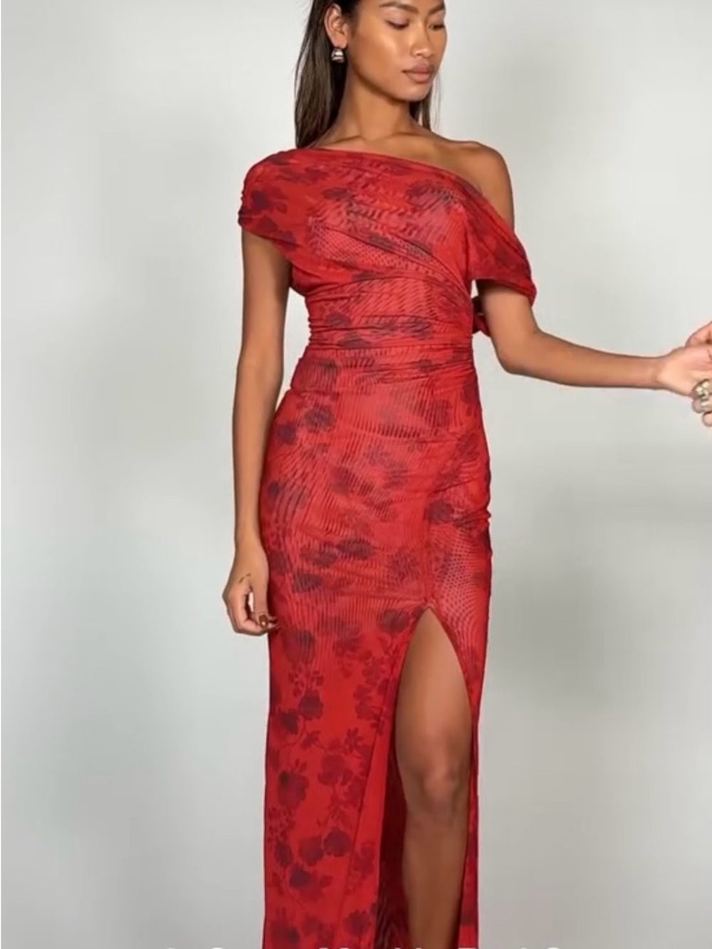 RESA Gwen Maxi Dress Red Currant Off Shoulder High Slit Size M - Picture 3 of 6